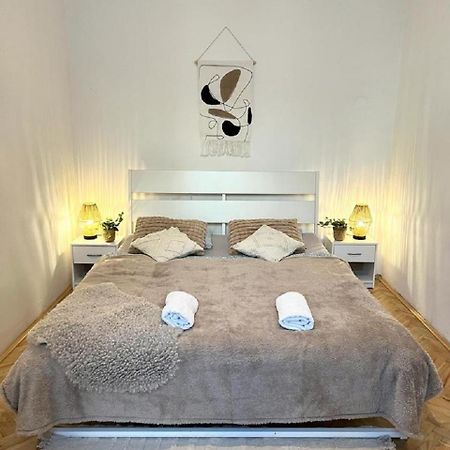Apartment Cecil - Old Town Μπρατισλάβα Εξωτερικό φωτογραφία